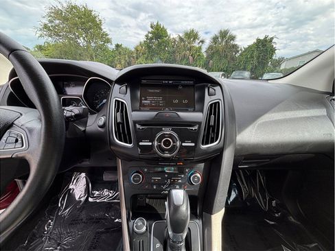 Used 2015 Ford Focus Titanium FWD image 11