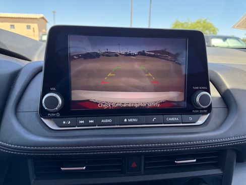 Used 2024 Nissan Rogue SV FWD image 21