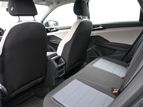 Certified 2025 Volkswagen Taos S AWD/4WD image 11