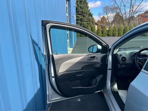 Used 2015 Chevrolet Sonic LTZ image 28