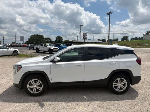 Used 2024 GMC Terrain SLE AWD/4WD image 3