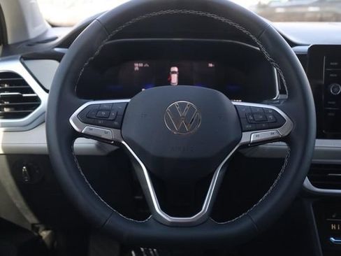 New 2026 Volkswagen Taos SE image 7