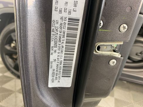 Used 2019 Jeep Cherokee Latitude Plus AWD/4WD image 12