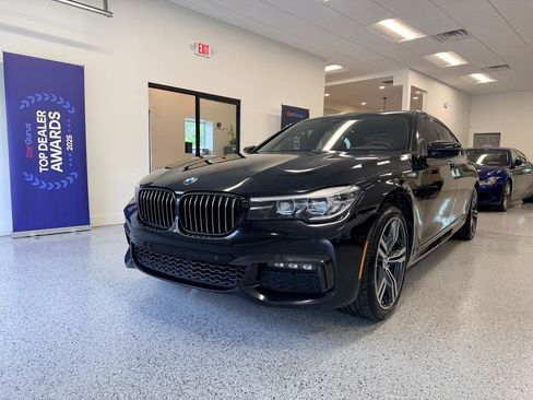 Used 2019 BMW 740i w/ M Sport Package image 3