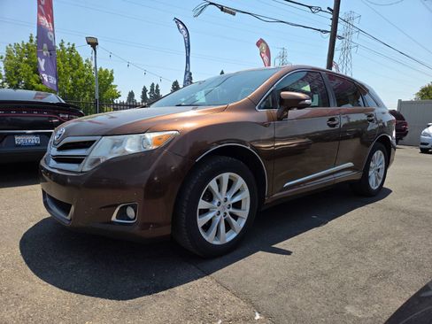 Used 2013 Toyota Venza XLE image 1