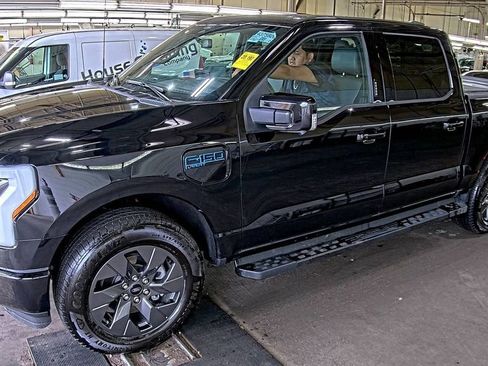 Used 2025 Ford F150 Lightning Lariat AWD/4WD image 1