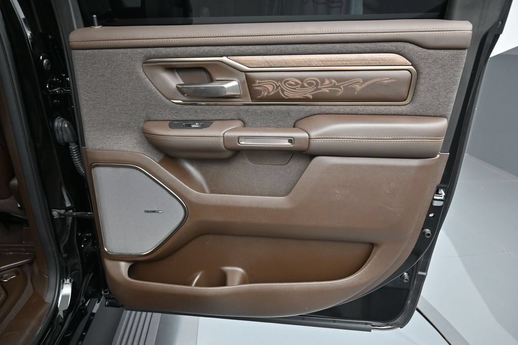 Used 2025 RAM 1500 Limited AWD/4WD image 38