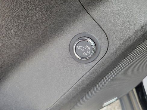 Used 2021 GMC Acadia Denali w/ Denali Technology Package image 28