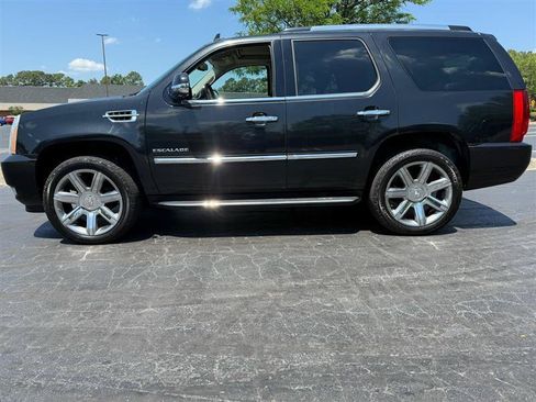 Used 2010 Cadillac Escalade Luxury AWD/4WD image 2