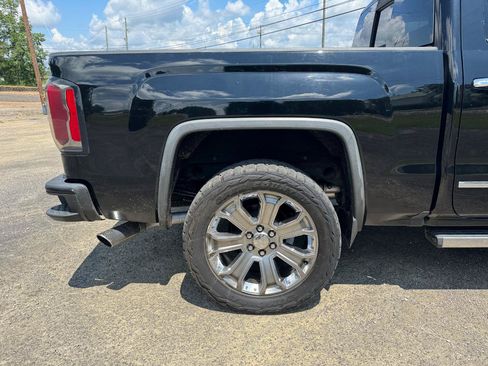 Used 2018 GMC Sierra 1500 Denali w/ Denali Ultimate Package AWD/4WD image 12
