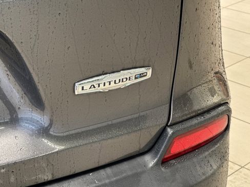 Used 2020 Jeep Cherokee Latitude Plus w/ Comfort/Convenience Group image 27