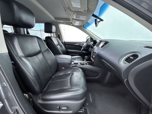 Used 2016 Nissan Pathfinder Platinum w/ Family Entertainment Package image 15
