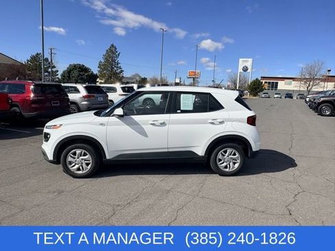 Used 2025 Hyundai Venue SE image 5