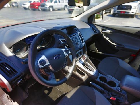 Used 2013 Ford Focus SE FWD image 4