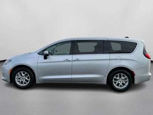 Used 2023 Chrysler Voyager LX FWD image 8