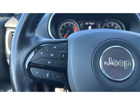 Used 2021 Jeep Cherokee Latitude Plus AWD/4WD image 21