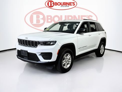 Used 2023 Jeep Grand Cherokee Laredo image 5
