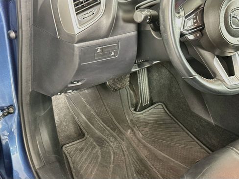 Used 2018 MAZDA MAZDA3 Touring FWD image 17