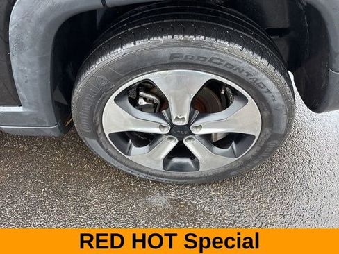 Used 2018 Jeep Compass Latitude FWD image 42