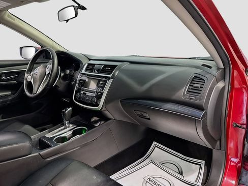 Used 2018 Nissan Altima 2.5 SR w/ Interior Lighting Package image 14