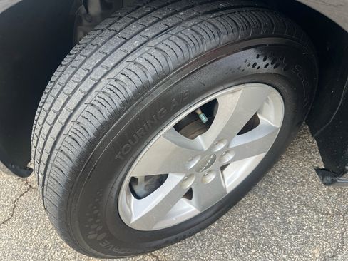 Used 2013 Dodge Grand Caravan SE image 26