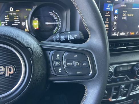 Used 2024 Jeep Wrangler Unlimited AWD/4WD image 37