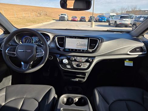 New 2026 Chrysler Pacifica Select AWD/4WD image 12