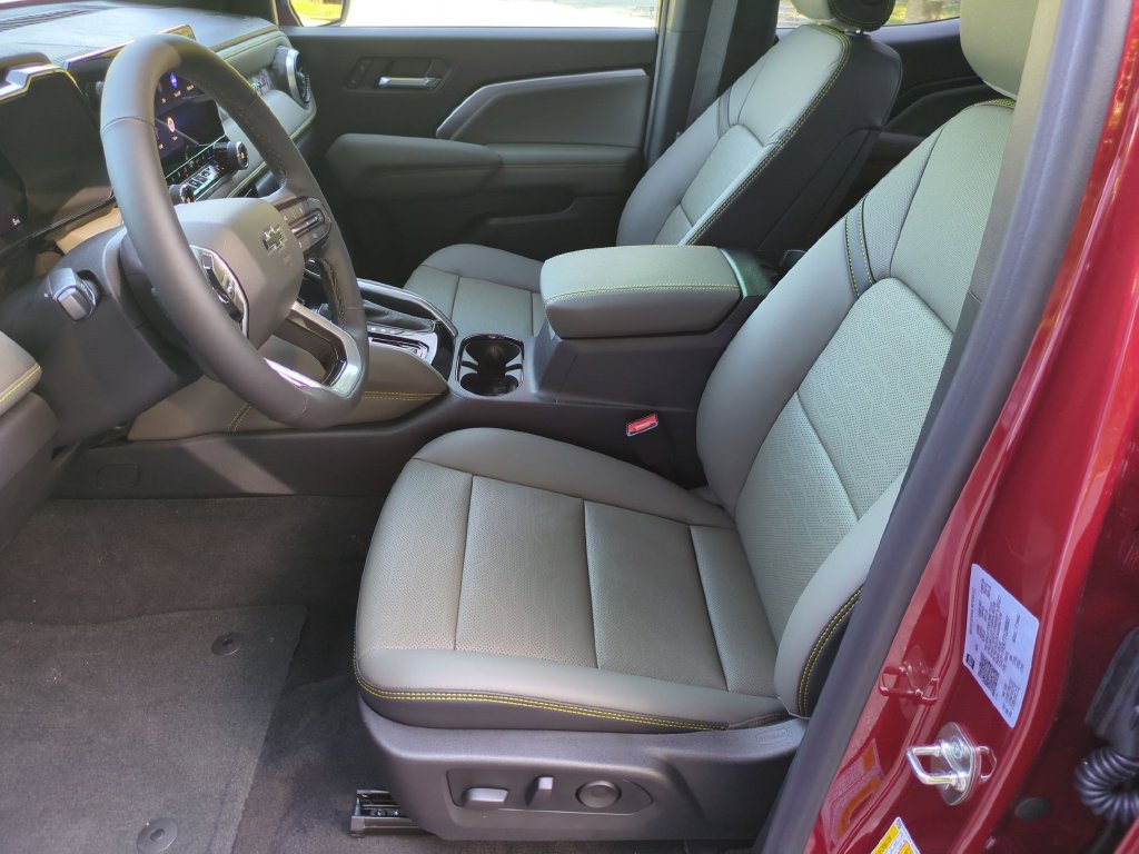 New 2026 Chevrolet Colorado ZR2 w/ Technology Package AWD/4WD image 17