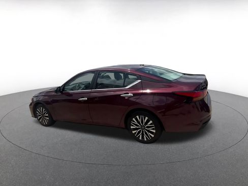 Used 2025 Nissan Altima 2.5 SV image 10