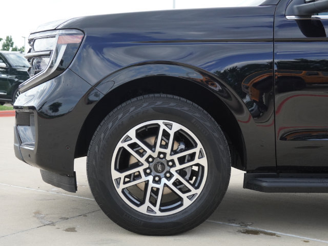 Used 2025 Ford Expedition Active AWD/4WD image 5