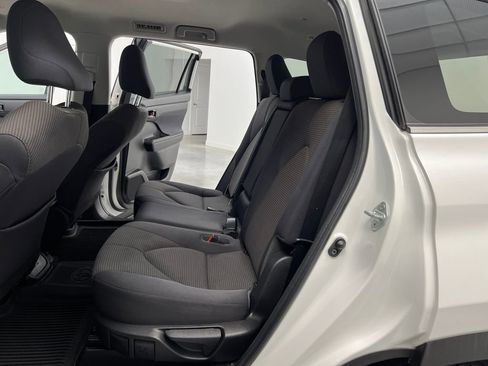 Used 2023 Toyota Highlander LE image 24