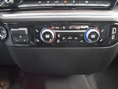 Used 2025 GMC Sierra 1500 SLT image 29