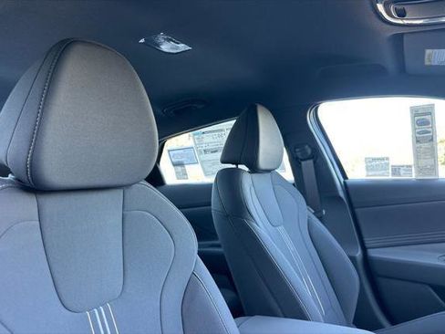 New 2025 Hyundai Elantra SEL image 13