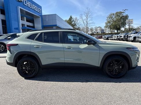 New 2026 Chevrolet Trax ACTIV w/ Sunroof Package image 2