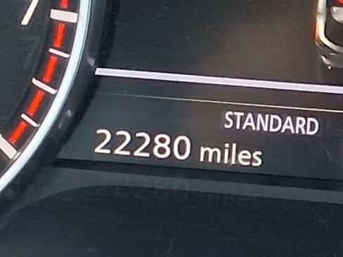 Used 2024 Nissan Pathfinder S image 10