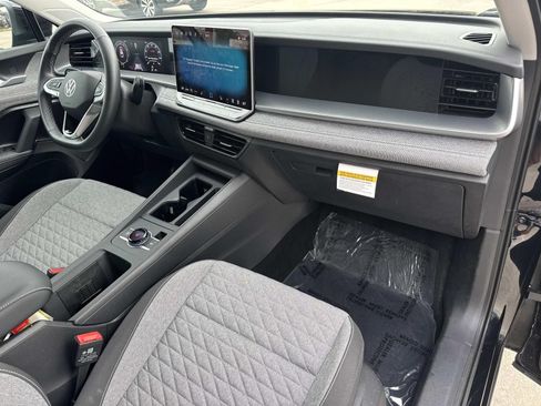 Used 2025 Volkswagen Tiguan S FWD image 9