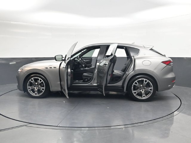Used 2022 Maserati Levante GT AWD/4WD image 40