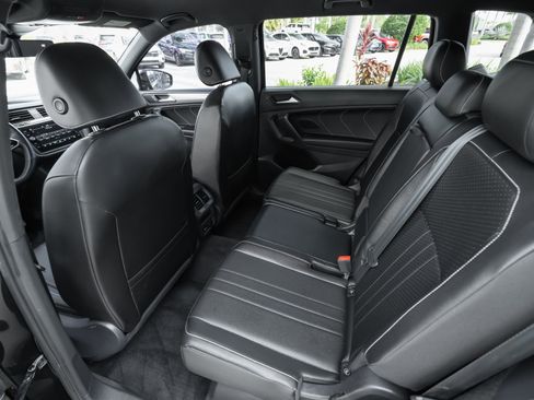 Used 2022 Volkswagen Tiguan SE R-Line image 33