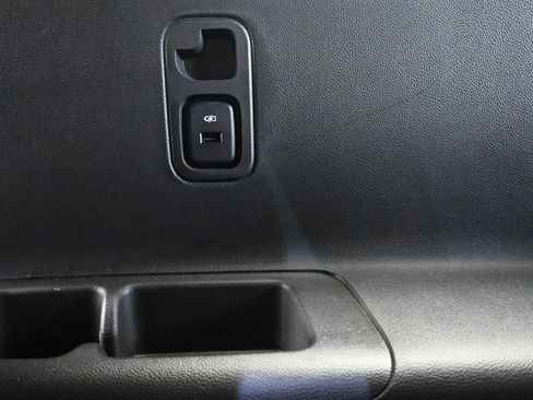 Used 2023 Chevrolet Traverse LT image 18