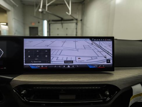 Used 2025 BMW 330i xDrive Sedan w/ Convenience Package image 18