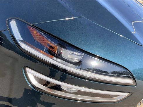 Used 2025 Genesis G70 2.5T image 22