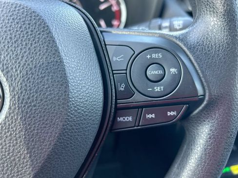 Used 2025 Toyota RAV4 XLE FWD image 17
