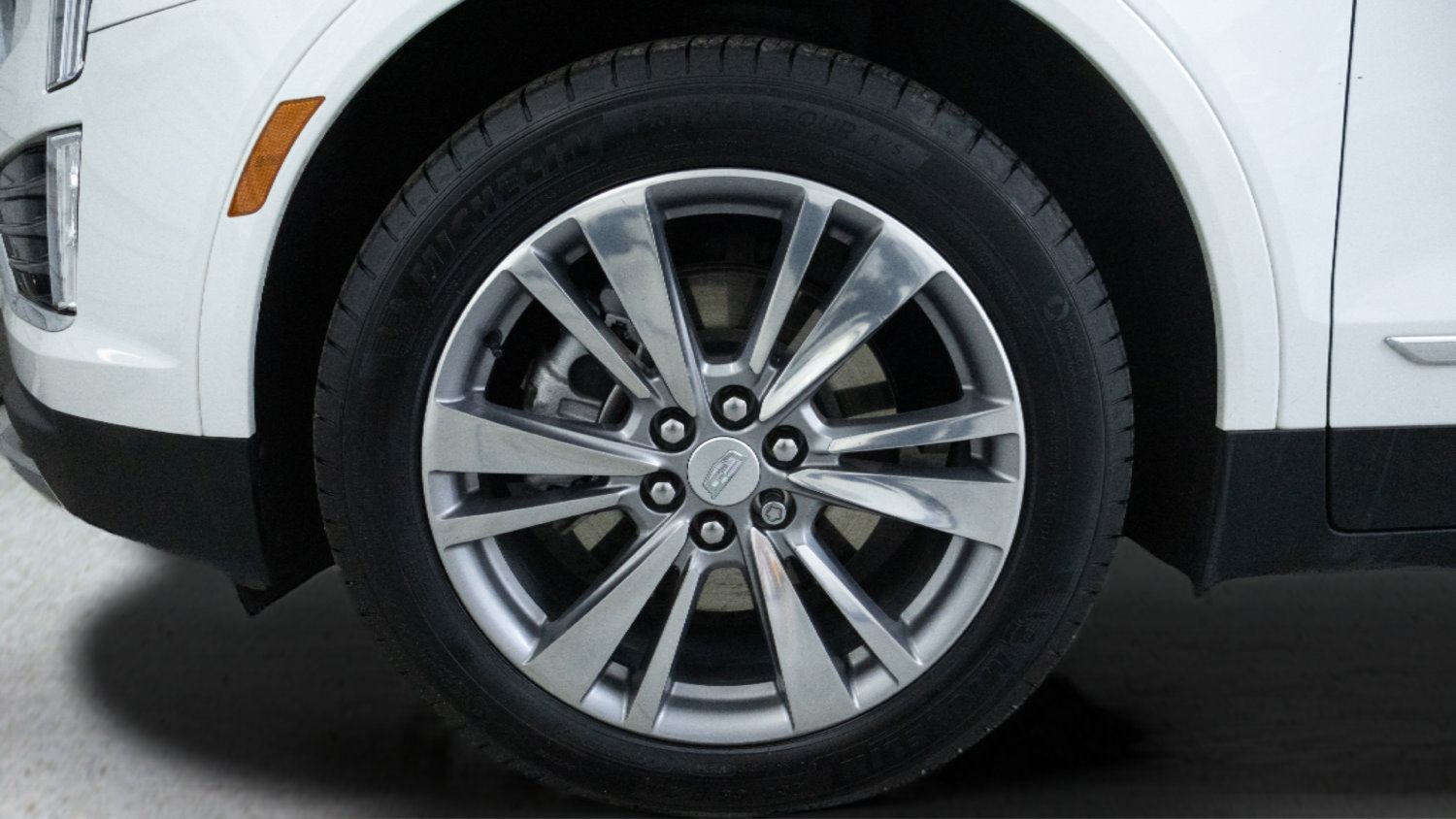 Used 2025 Cadillac XT5 Premium Luxury w/ LPO, Floor Liner Package AWD/4WD image 9