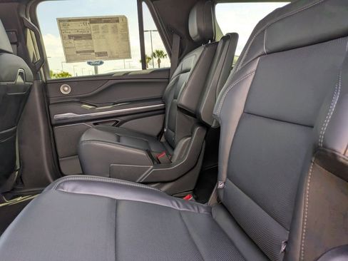 New 2026 Lincoln Navigator Reserve w/ Jet Appearance Package AWD/4WD image 17