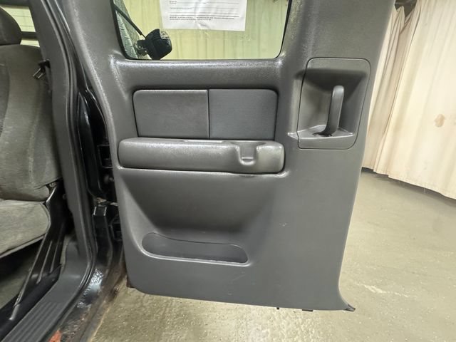 Used 2004 Chevrolet Silverado 2500 LS AWD/4WD image 28