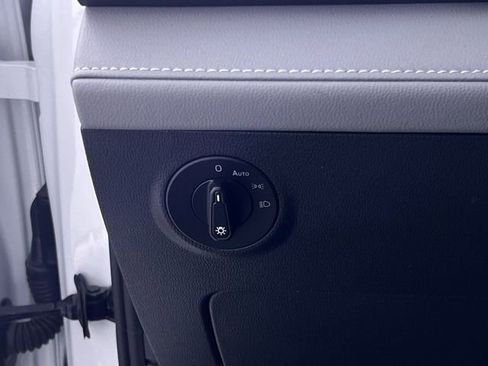 Used 2024 Volkswagen Taos SE image 25