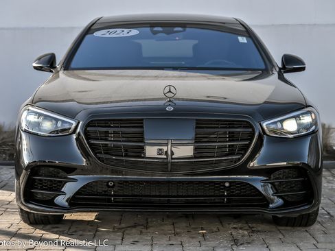Used 2023 Mercedes-Benz S 580 4MATIC Sedan w/ AMG Line image 2
