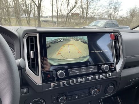 Used 2025 Nissan Frontier SV w/ SV Convenience Package image 24