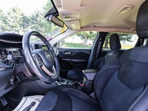Used 2015 Jeep Cherokee Latitude w/ Cold Weather Group AWD/4WD image 10