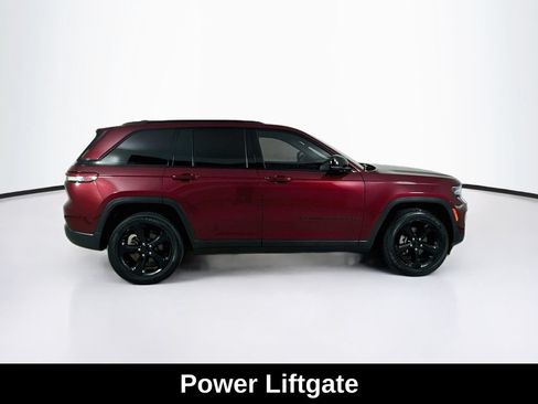 Used 2023 Jeep Grand Cherokee Altitude RWD image 9